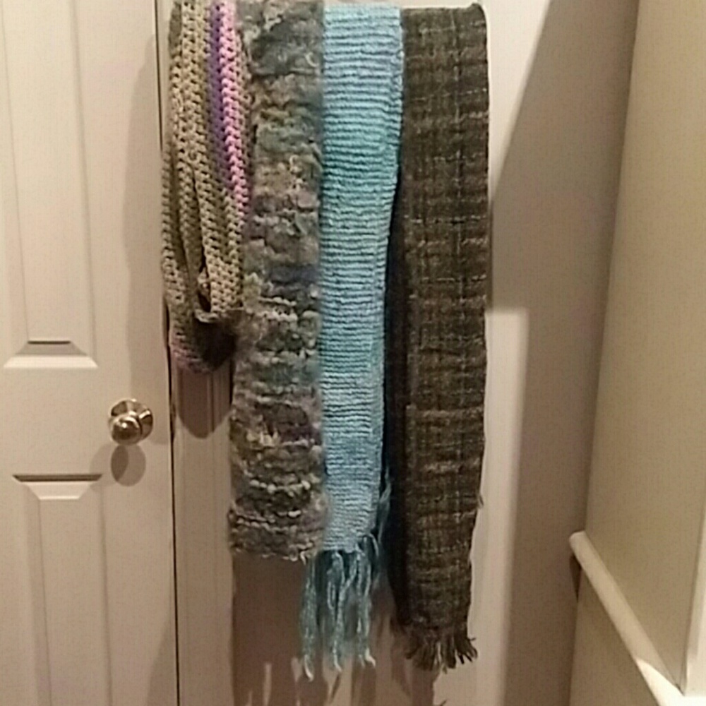 Lot of 4 scarfs